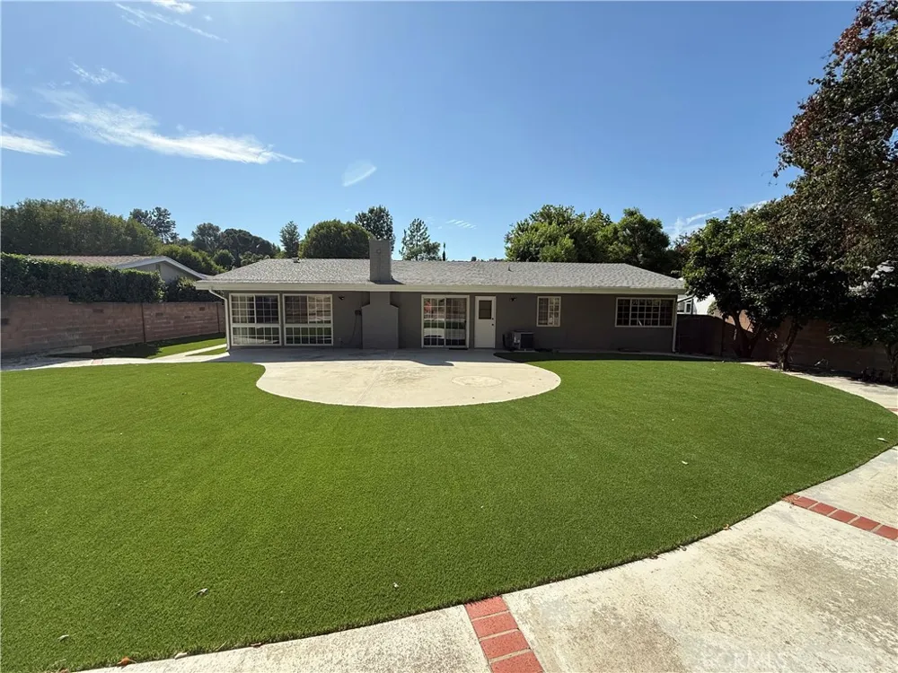 5840 Valerie Woodland Hills, CA 91367
