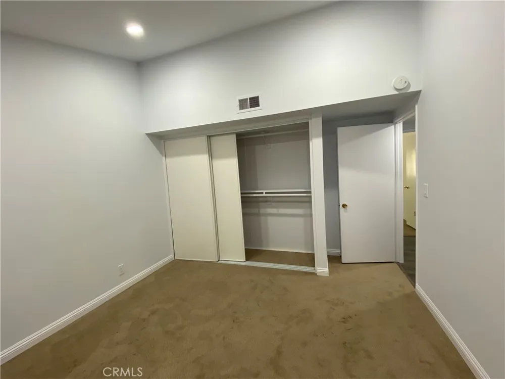 5840 Valerie Woodland Hills, CA 91367
