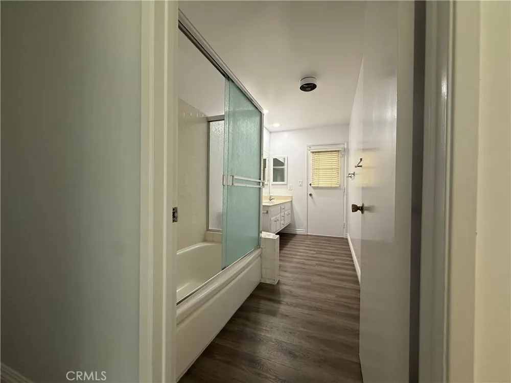 5840 Valerie Woodland Hills, CA 91367