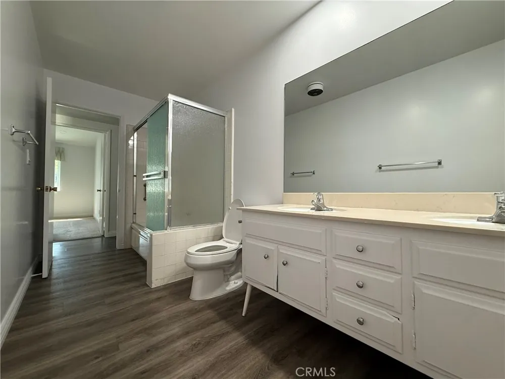 5840 Valerie Woodland Hills, CA 91367