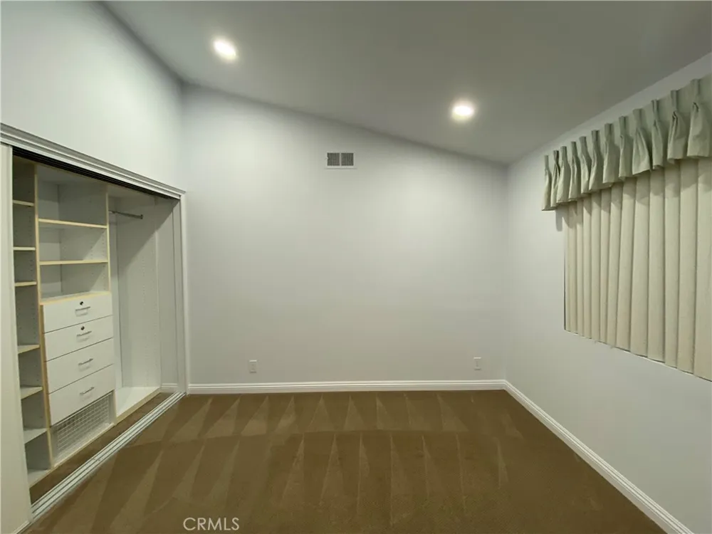 5840 Valerie Woodland Hills, CA 91367