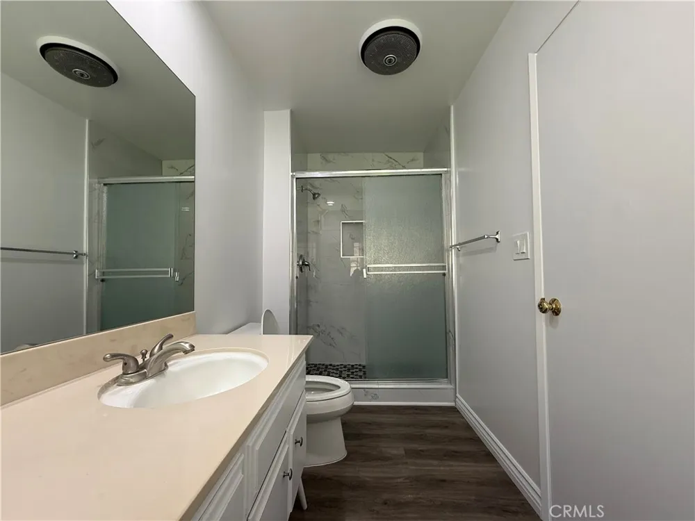 5840 Valerie Woodland Hills, CA 91367
