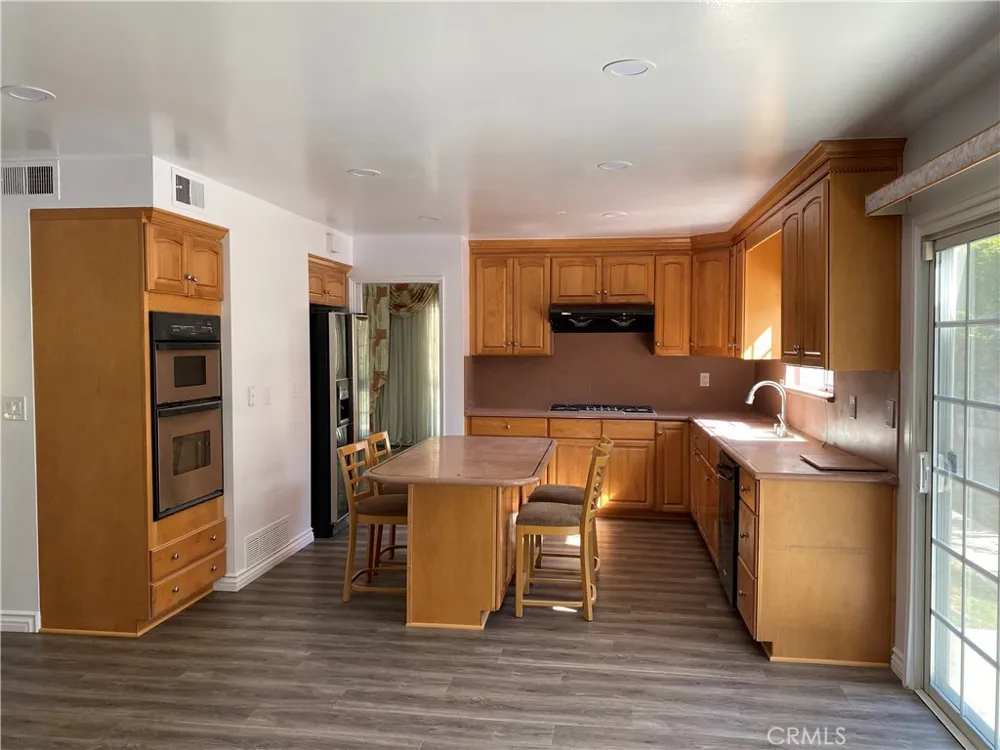 5840 Valerie Woodland Hills, CA 91367