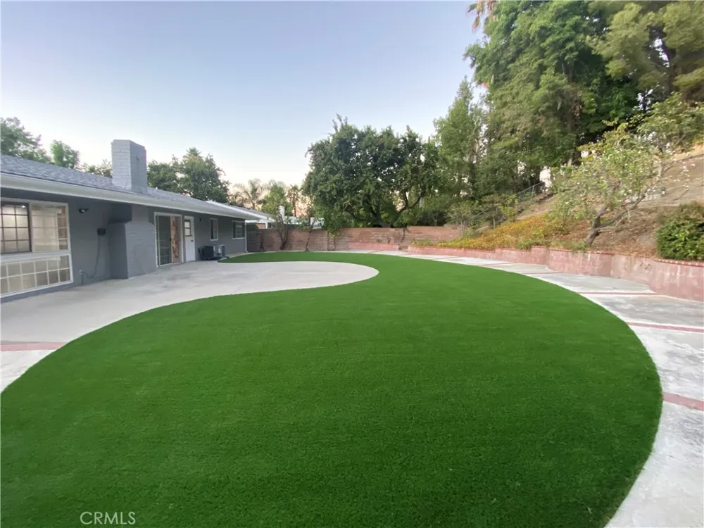 5840 Valerie Woodland Hills, CA 91367