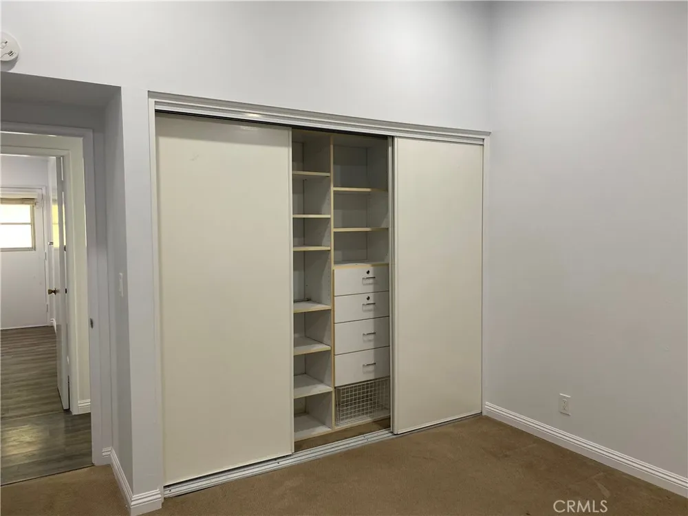 5840 Valerie Woodland Hills, CA 91367
