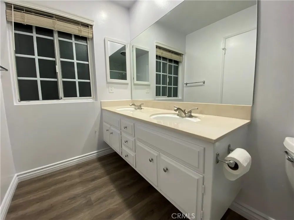 5840 Valerie Woodland Hills, CA 91367