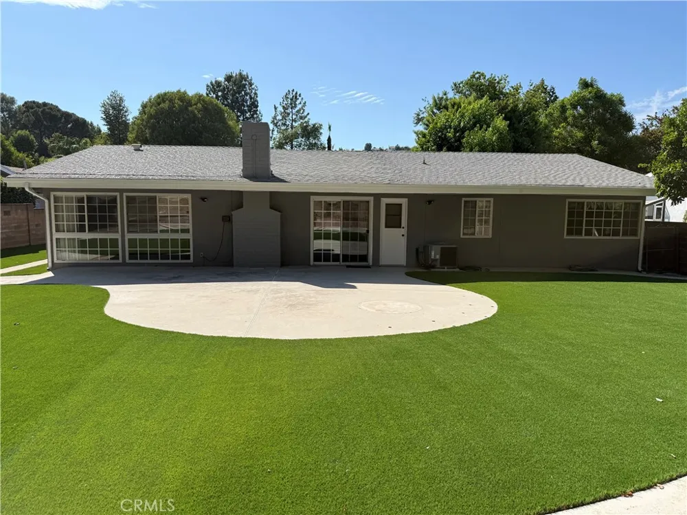 5840 Valerie Woodland Hills, CA 91367