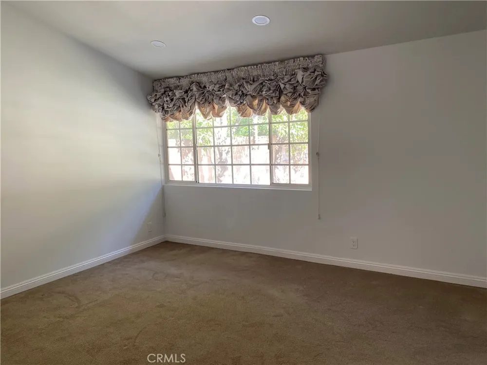 5840 Valerie Woodland Hills, CA 91367