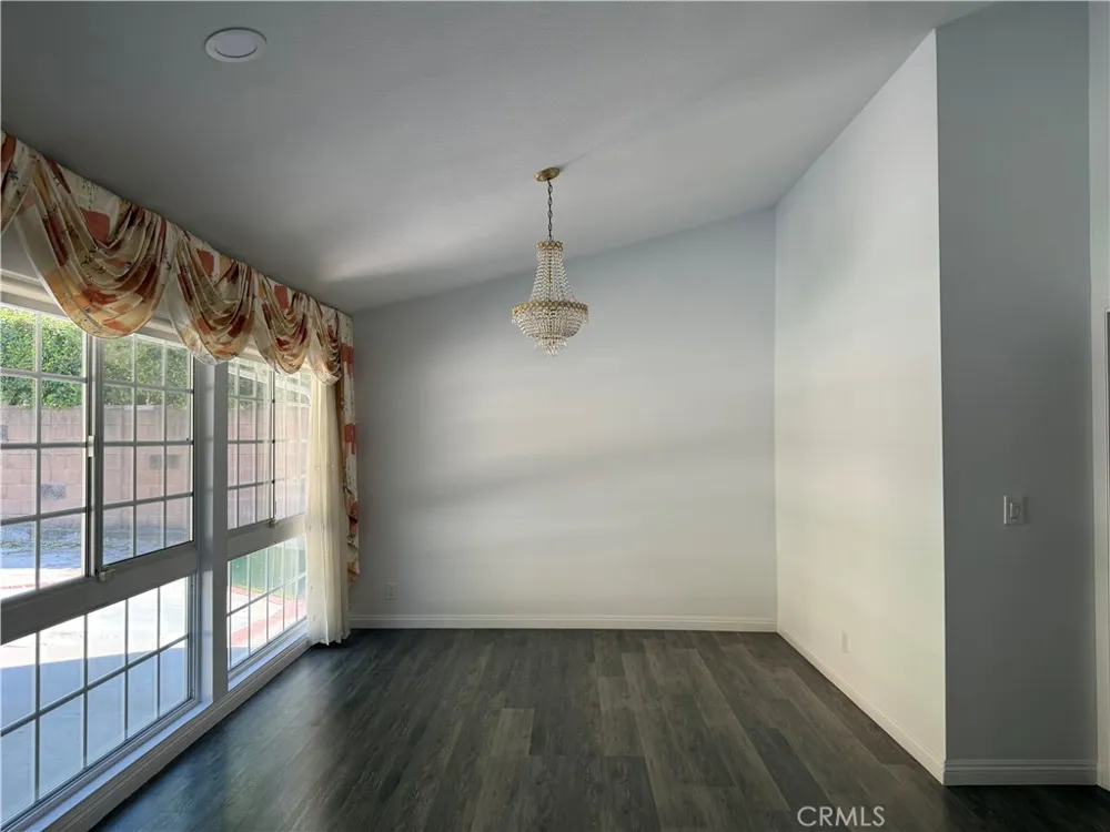 5840 Valerie Woodland Hills, CA 91367