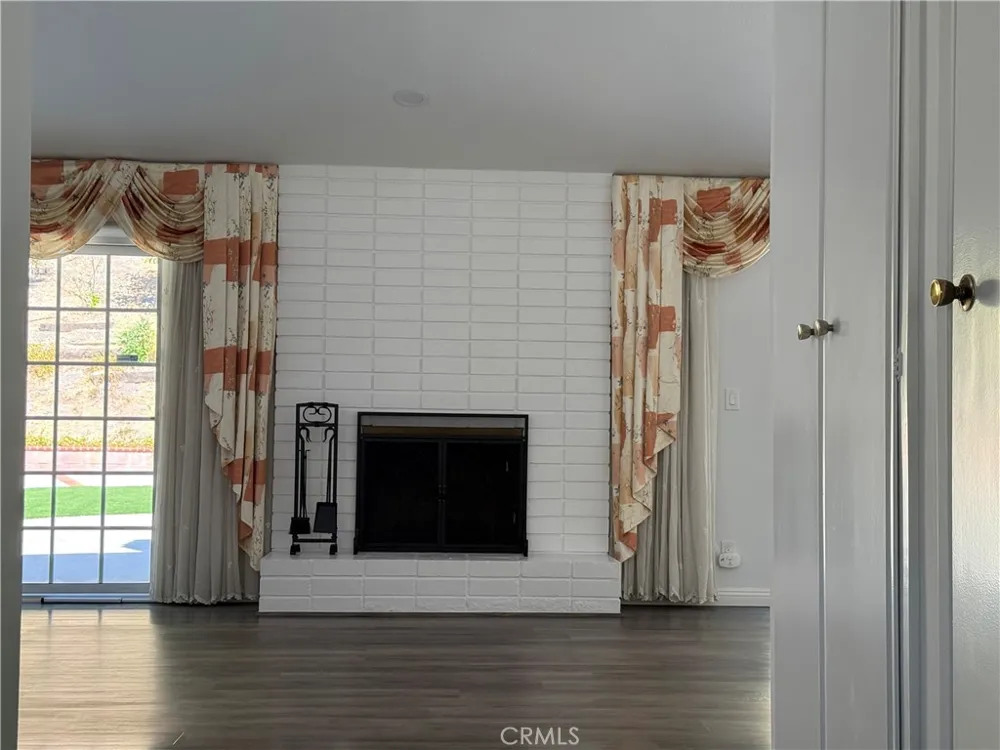 5840 Valerie Woodland Hills, CA 91367