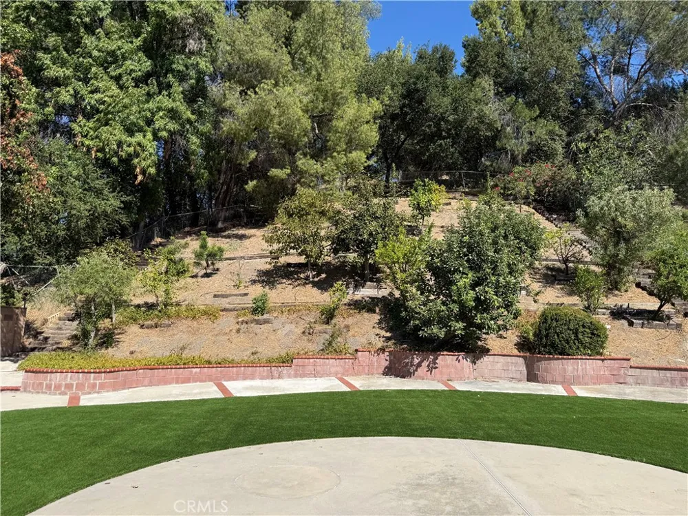 5840 Valerie Woodland Hills, CA 91367