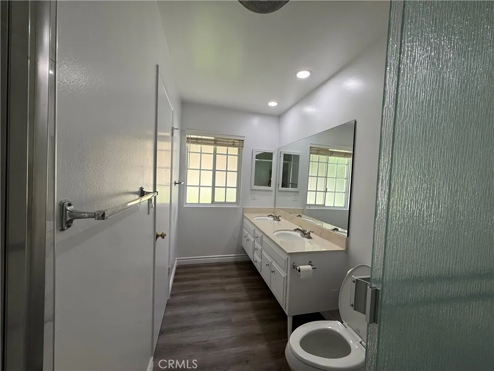 5840 Valerie Woodland Hills, CA 91367