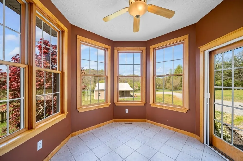 216 Old Wolf Hill Rd Bethpage, TN 37022