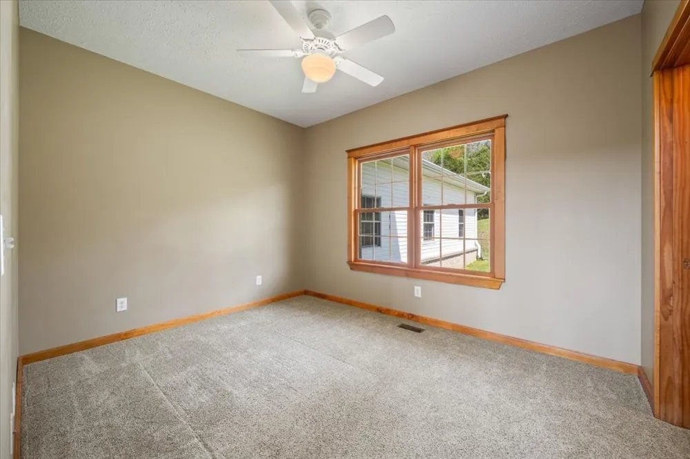 216 Old Wolf Hill Rd Bethpage, TN 37022