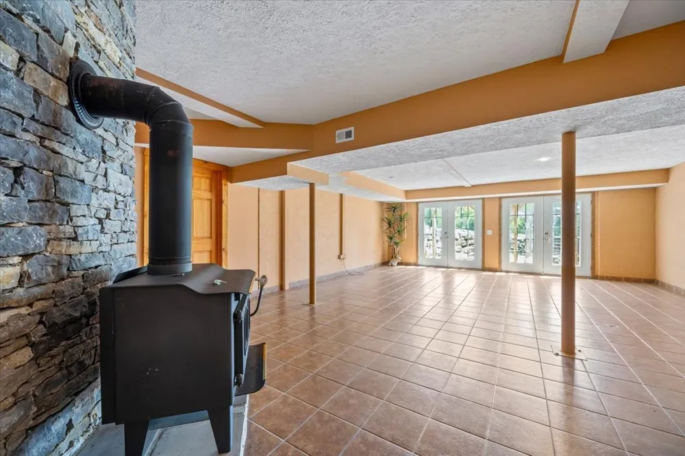 216 Old Wolf Hill Rd Bethpage, TN 37022