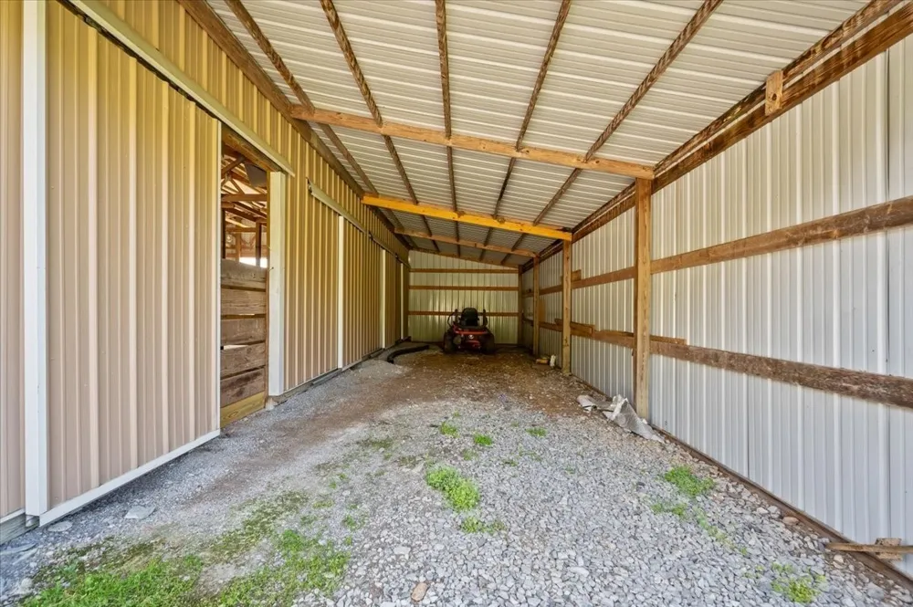 216 Old Wolf Hill Rd Bethpage, TN 37022