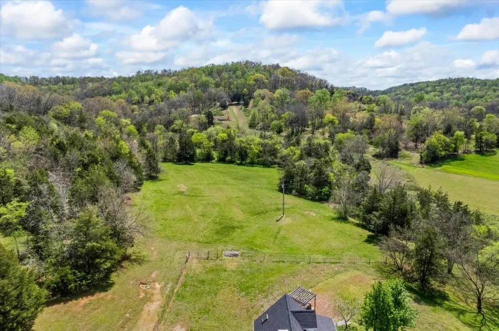 216 Old Wolf Hill Rd Bethpage, TN 37022