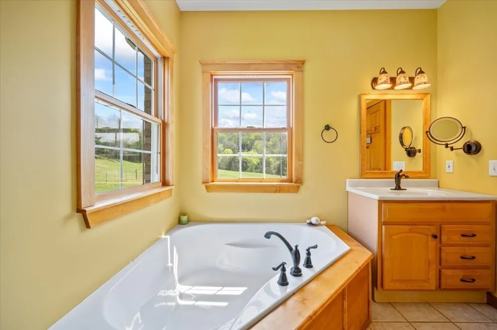 216 Old Wolf Hill Rd Bethpage, TN 37022