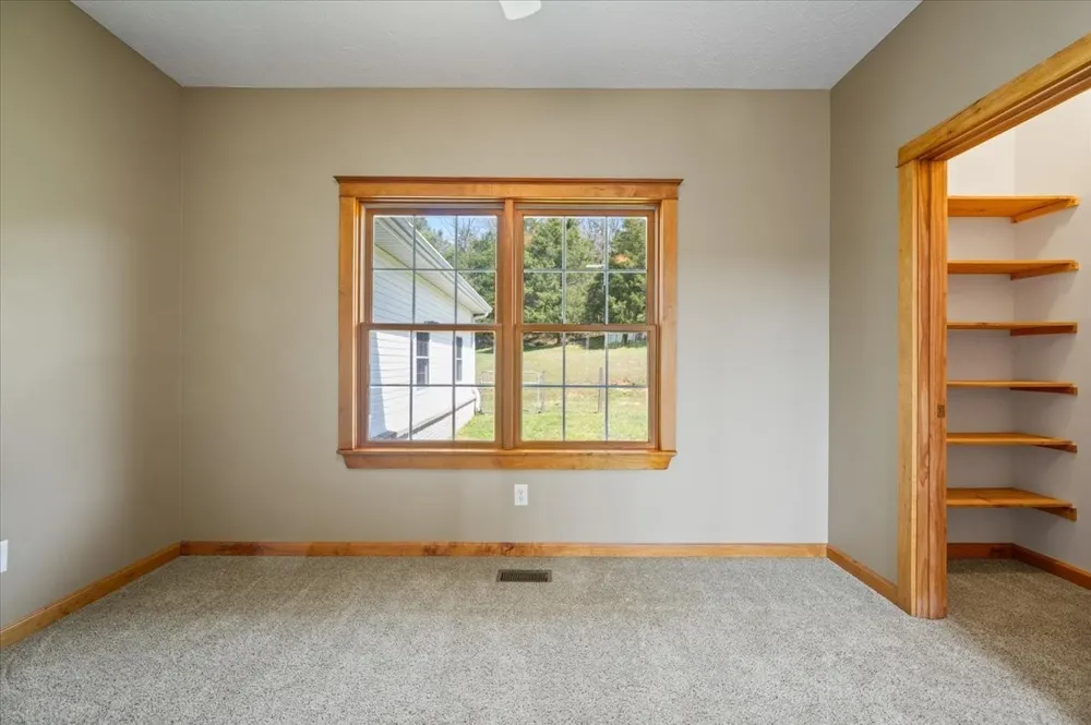 216 Old Wolf Hill Rd Bethpage, TN 37022