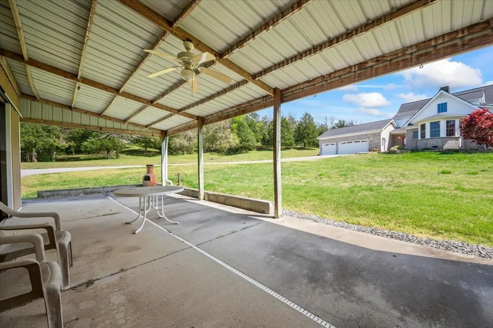 216 Old Wolf Hill Rd Bethpage, TN 37022