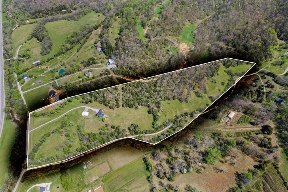 216 Old Wolf Hill Rd Bethpage, TN 37022