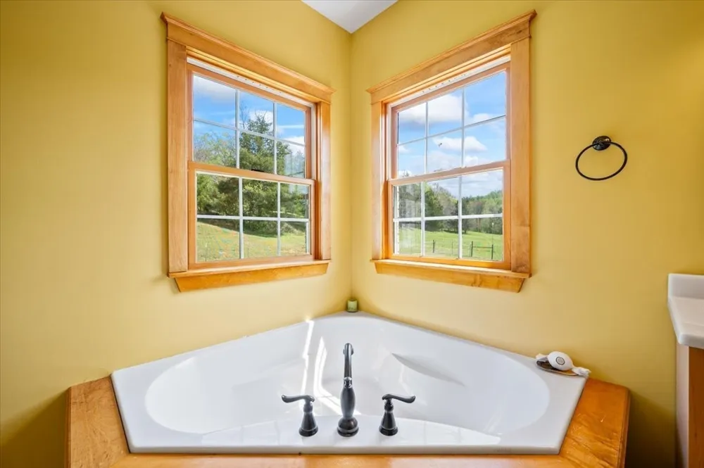 216 Old Wolf Hill Rd Bethpage, TN 37022