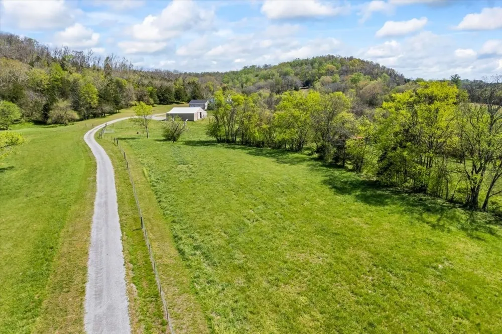 216 Old Wolf Hill Rd Bethpage, TN 37022