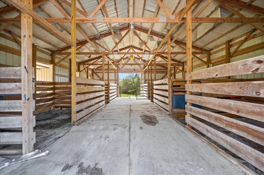 216 Old Wolf Hill Rd Bethpage, TN 37022