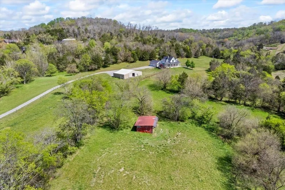 216 Old Wolf Hill Rd Bethpage, TN 37022