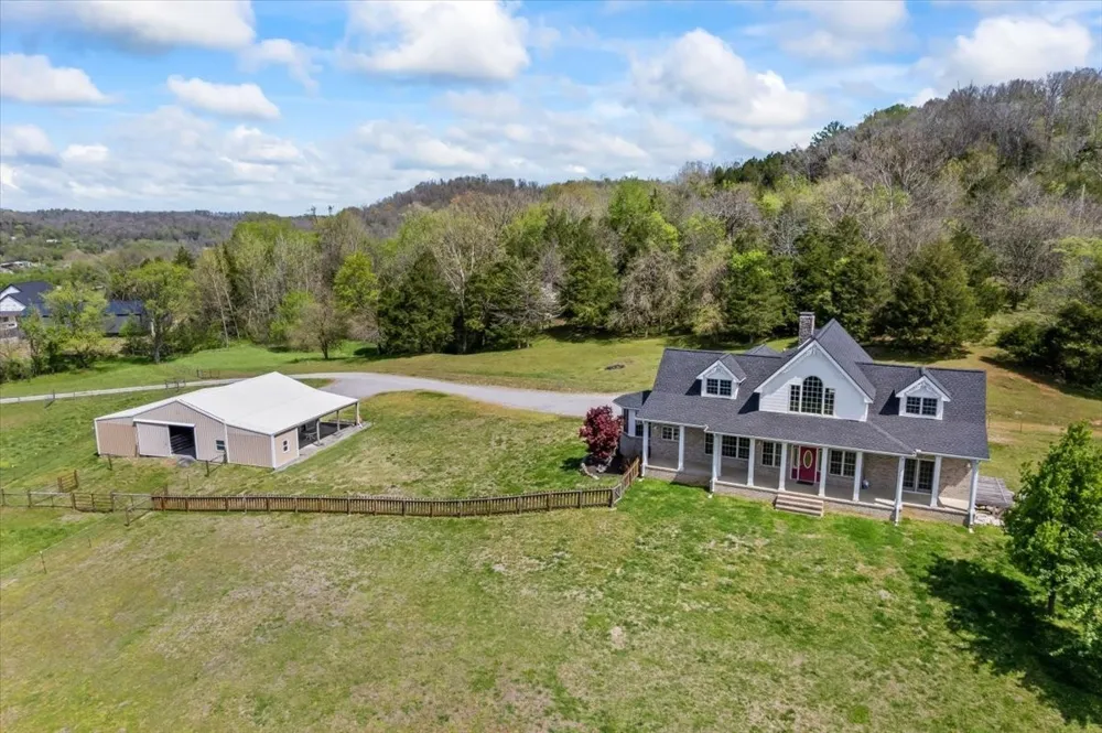 216 Old Wolf Hill Rd Bethpage, TN 37022