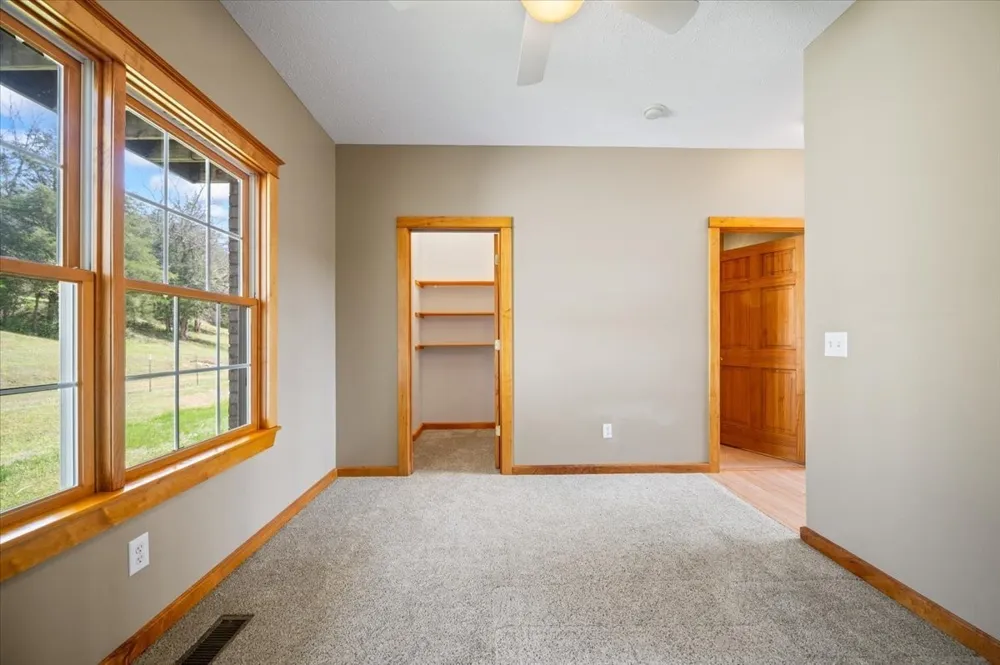 216 Old Wolf Hill Rd Bethpage, TN 37022