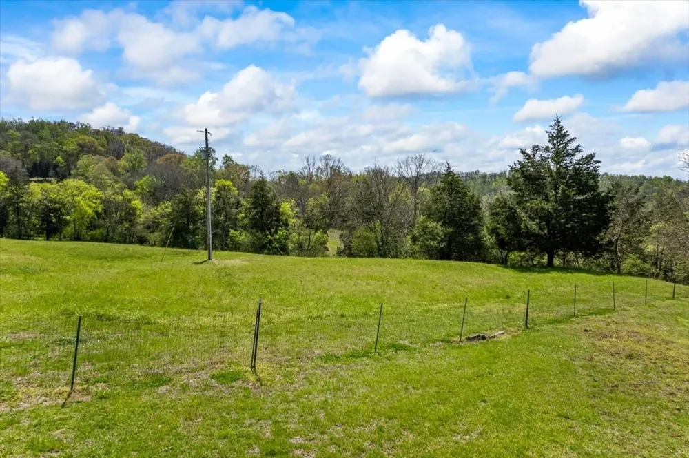 216 Old Wolf Hill Rd Bethpage, TN 37022