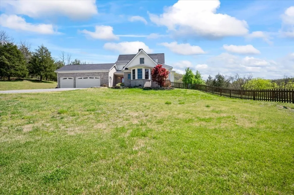 216 Old Wolf Hill Rd Bethpage, TN 37022