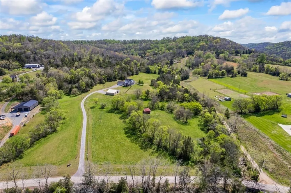 216 Old Wolf Hill Rd Bethpage, TN 37022