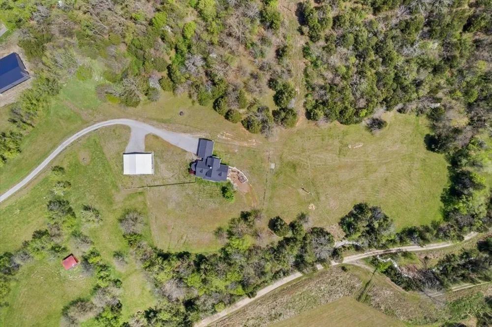 216 Old Wolf Hill Rd Bethpage, TN 37022