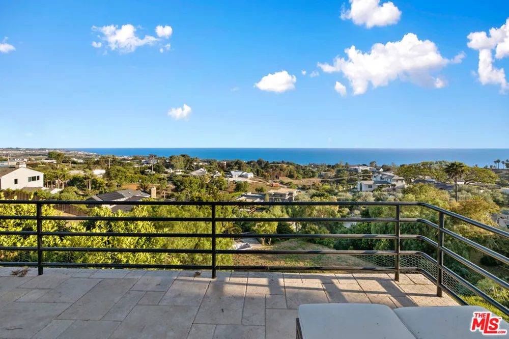 30112 Cuthbert Road Malibu, CA 90265