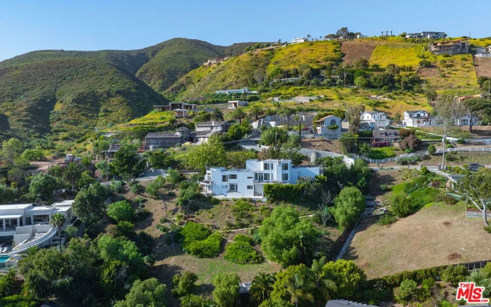 30112 Cuthbert Road Malibu, CA 90265