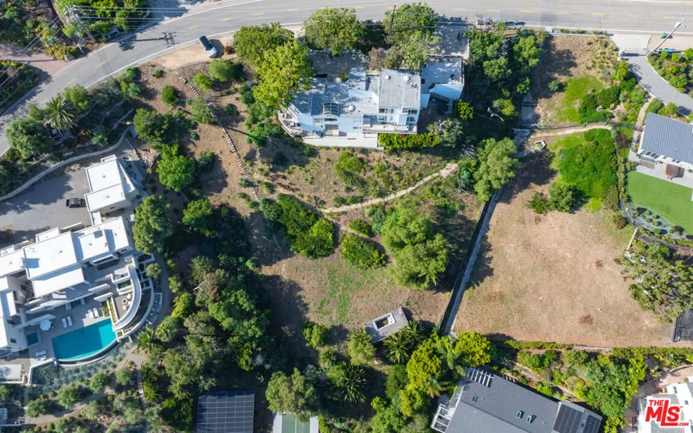30112 Cuthbert Road Malibu, CA 90265