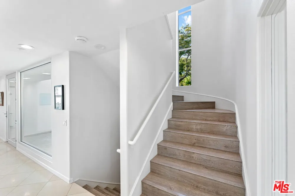 30112 Cuthbert Road Malibu, CA 90265