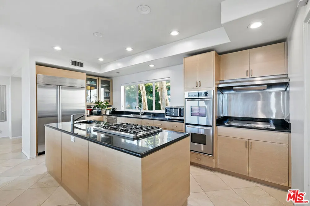 30112 Cuthbert Road Malibu, CA 90265