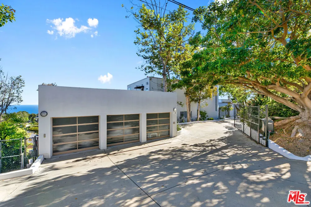 30112 Cuthbert Road Malibu, CA 90265