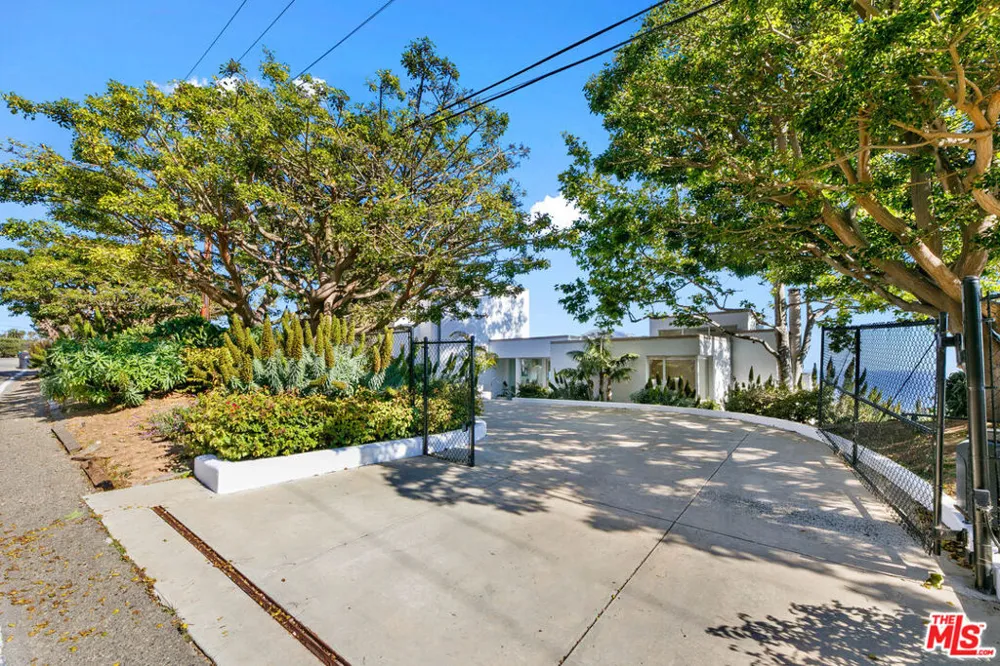 30112 Cuthbert Road Malibu, CA 90265