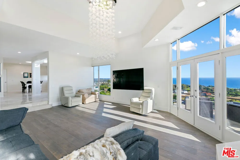 30112 Cuthbert Road Malibu, CA 90265