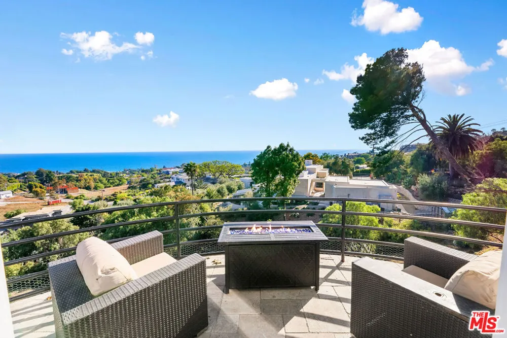 30112 Cuthbert Road Malibu, CA 90265