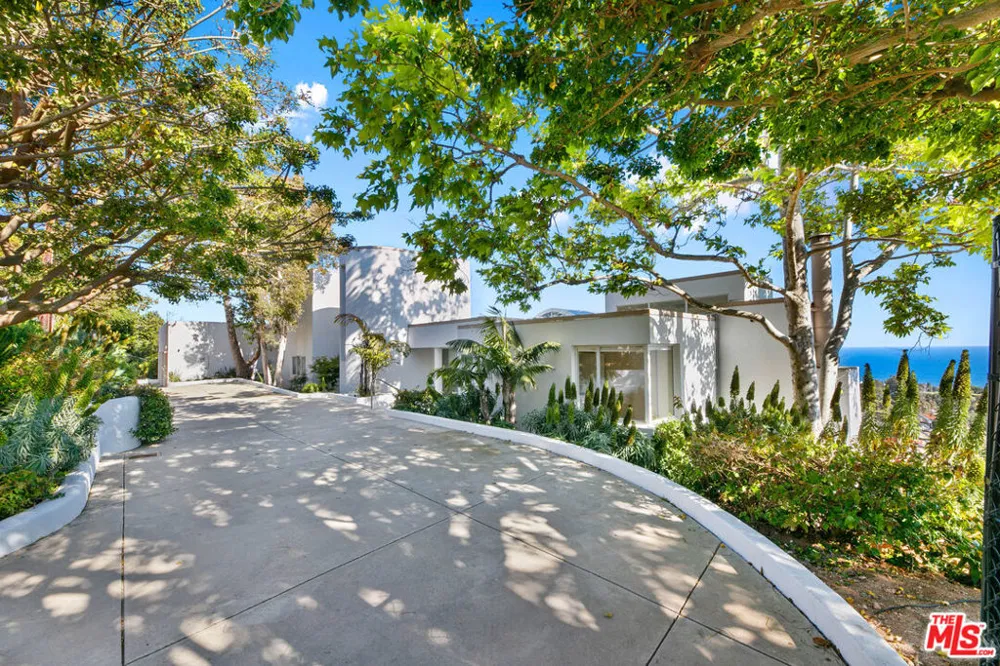 30112 Cuthbert Road Malibu, CA 90265