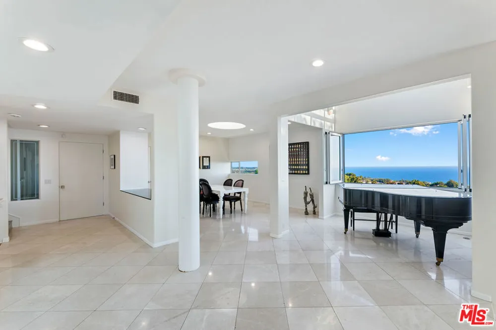30112 Cuthbert Road Malibu, CA 90265