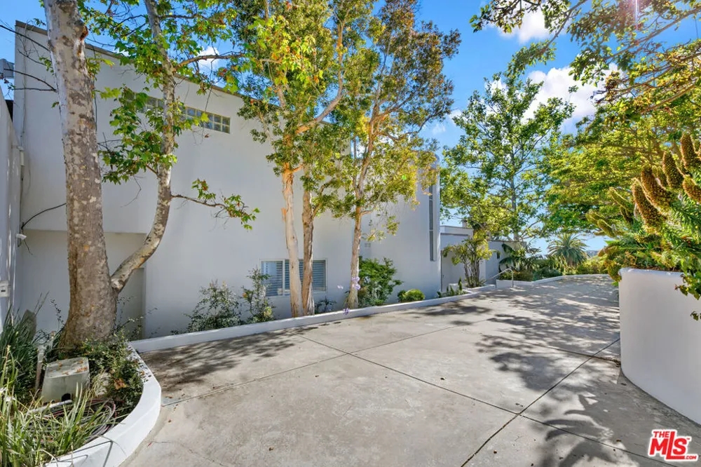 30112 Cuthbert Road Malibu, CA 90265