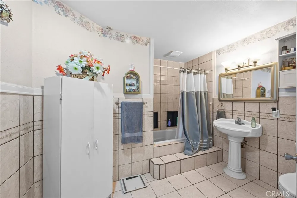 9333 Elm Vista Drive #4 Downey, CA 90242