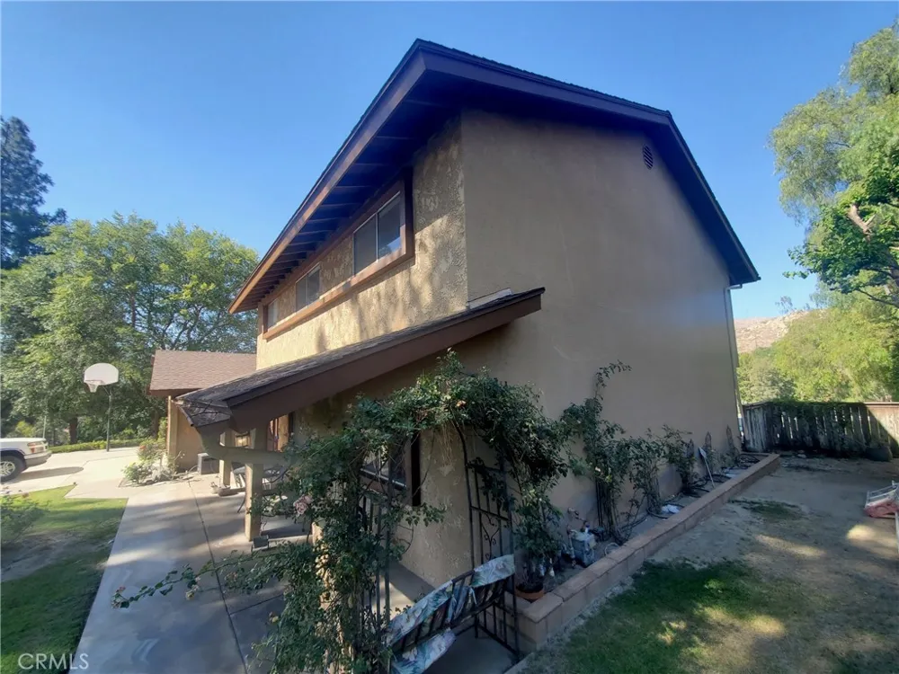 5740 Via Cervantes Riverside, CA 92506