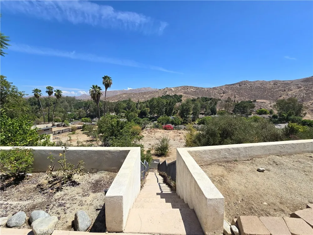 5740 Via Cervantes Riverside, CA 92506